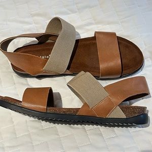 DAVID TATE size 9.5W Comfort Leather Sandals NEW Retail $98!